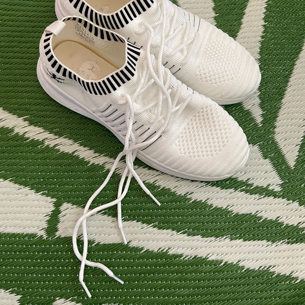*sold* WORN ONCE White w/black trim mesh Danskin lace up stretch sneaker